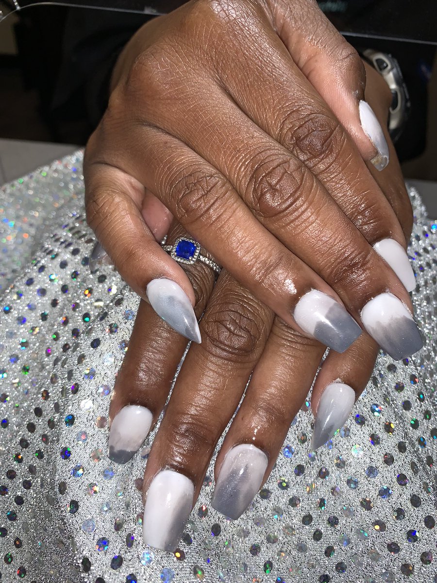 6_3thecreator's tweet photo. Fill-In and a repair on a full set .. Very cute and elegant simple grey and white acrylic. Clear top coat. #ombrenails #acrylicnails #malenailtech #blacknailtech #georgianailtech #whiteandgreyacrylicnails COME SUPPORT https://t.co/vHAc9oBGyT