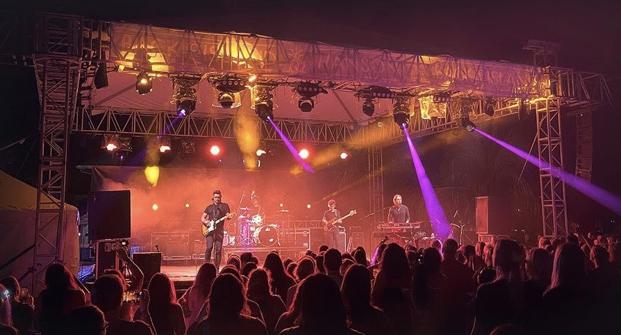 hansonmusic's tweet photo. Reminder the #redgreenbluetour https://t.co/3kgsECrFM5 presale starts tomorrow at 10AM local time! https://t.co/G12BHb2E5p
