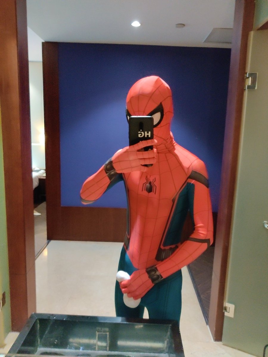spiboyder's tweet photo. 蜘蛛侠被迫套上耐克白袜
成为了圣诞礼物
好舒服呀
有没有谁想送蜘蛛侠原味白袜呀 https://t.co/0YoTaRO7Ol