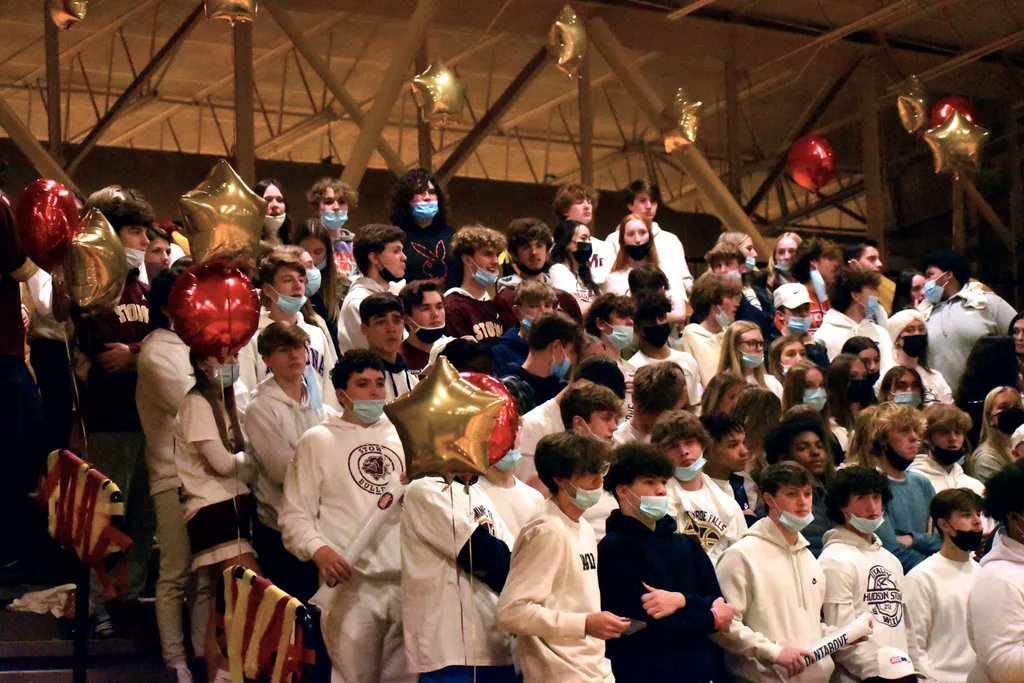 SMFSchools's tweet photo. After a one-sided first half, the Bulldogs lead the Hudson Explorers 33-19! Let's go Stow! #RivalryGame #WhiteOut #RollStow ๐ ๐ถ https://t.co/FPY0g9eZ3l