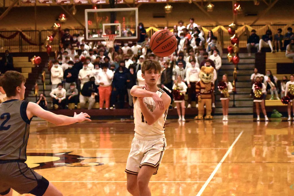 SMFSchools's tweet photo. After a one-sided first half, the Bulldogs lead the Hudson Explorers 33-19! Let's go Stow! #RivalryGame #WhiteOut #RollStow ๐ ๐ถ https://t.co/FPY0g9eZ3l