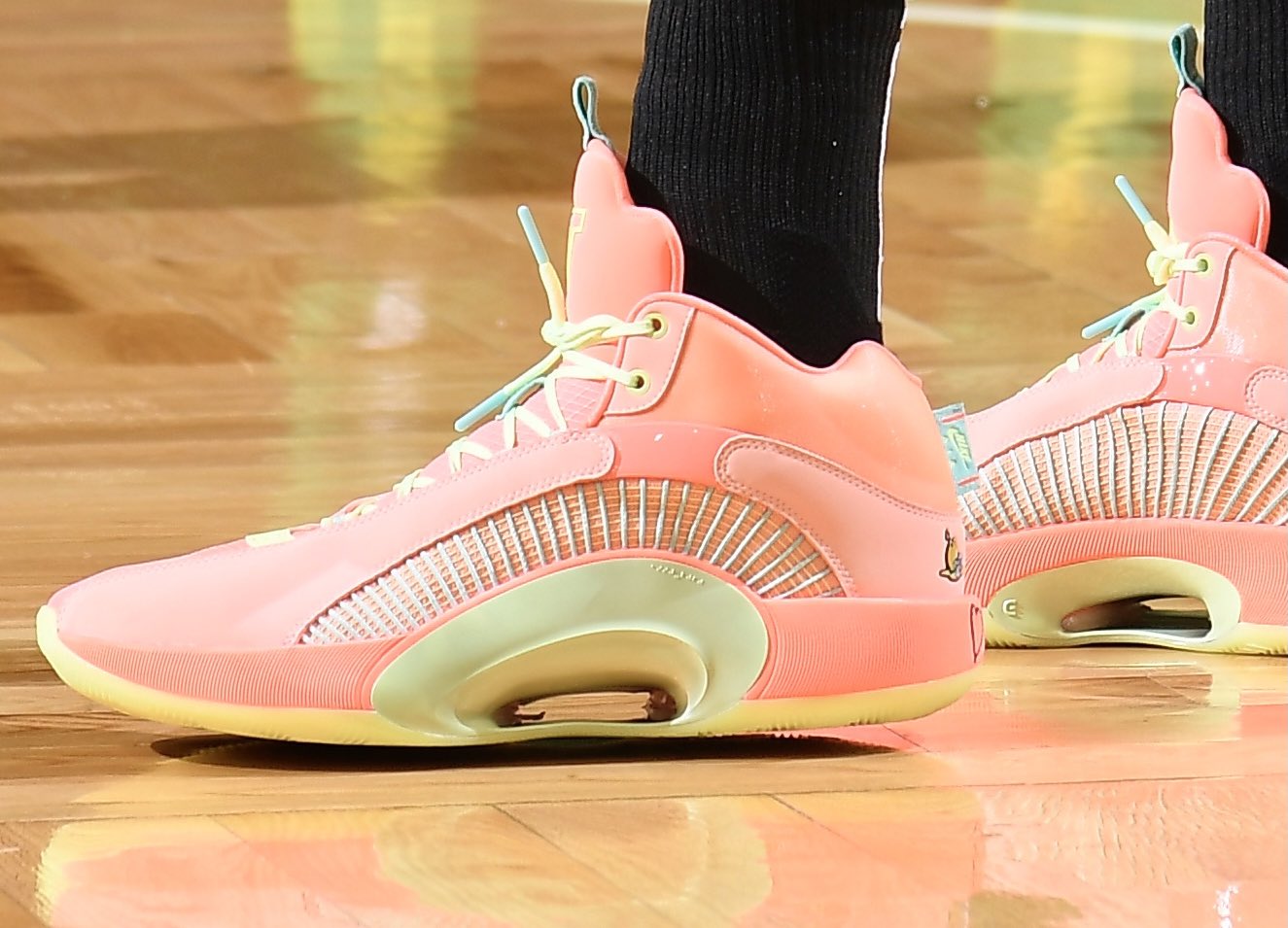 Nick DePaula on X: Jayson Tatum is debuting his Jordan Tatum 1 signature  shoe tonight, in “Pink Lemonade” 👀👀  / X