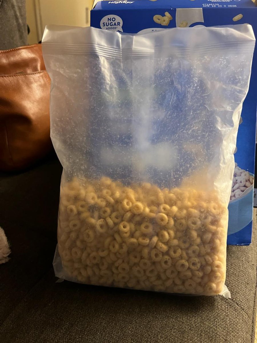 ncmtrip's tweet image. The box vs. it&apos;s contents. I feel bamboozled 🥴 #cereal #doesntmeasureup