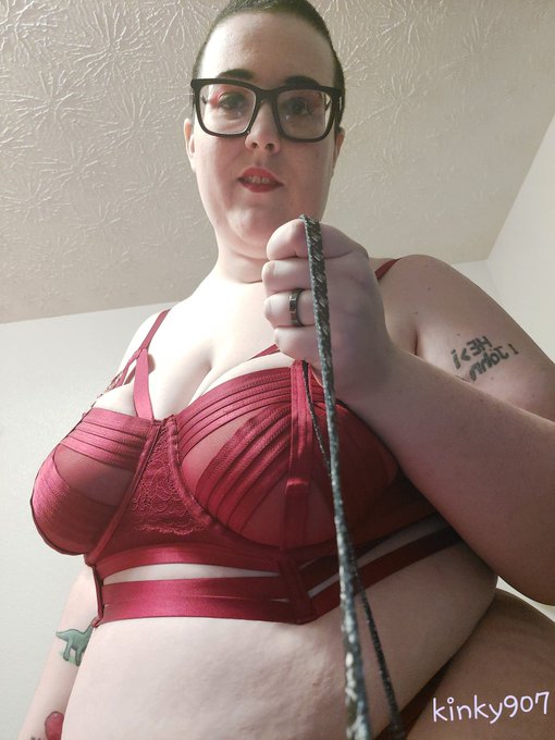 Know your place.  At your goddess' feet. https://t.co/hEWNzST5FO