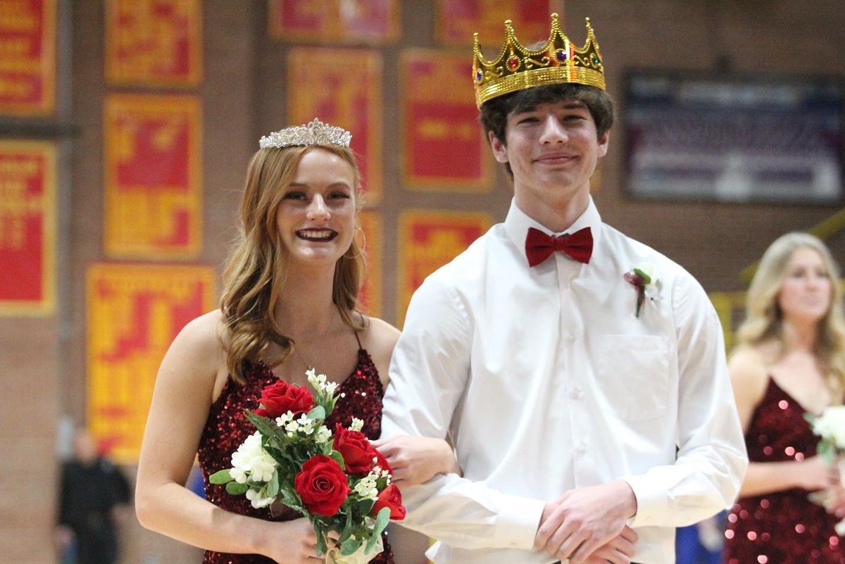 Congratulations to Homecoming King JT Mayor and Queen Jamie Luigs! 🤴👸🏼#weareMD #homecoming2022