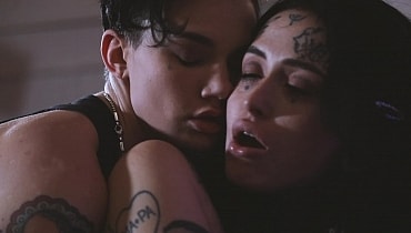 2 pic. A sleazy dating ap matched @Hon3yxmilk1 & @NikkiHeartsx 

They fantasize about water play, binding