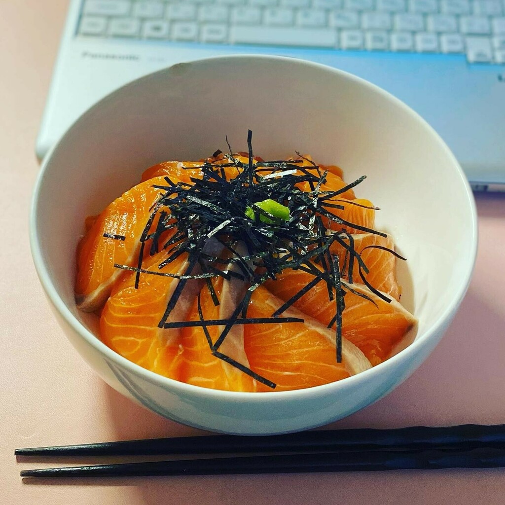 Salmon Sashimi Bowl for lunch was 💯💯💯 . . . https://t.co/bSJkwRjF0Q