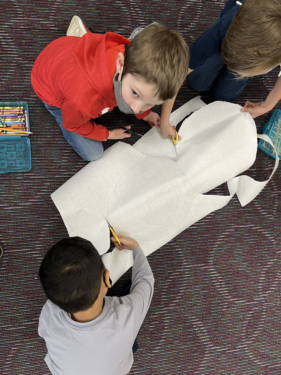SummitKinders's tweet photo. Collaboration in kindergarten.  After reading The Biggest, Best Snowman they Built the Biggest Snowman with friends. These are the best days. #reynproud #collaboration #Kindergarten https://t.co/Tha6WZrFGc