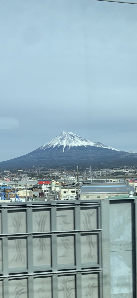 薄曇りだけど富士山は綺麗に見えていました 広島に向け移動中