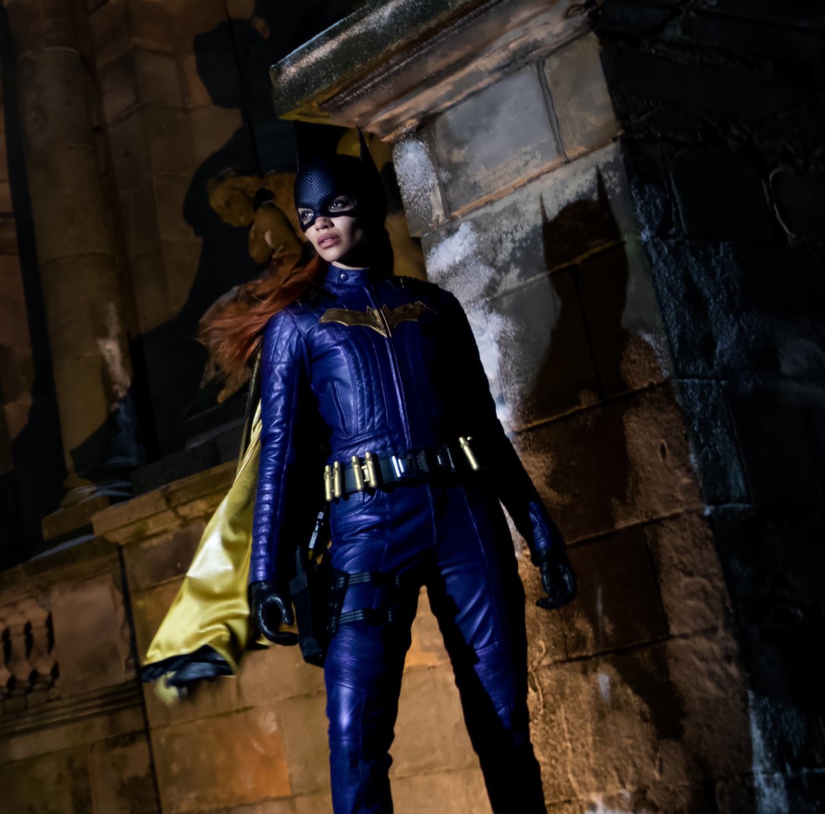 Первый кадр из «Бэтгерл» с Барбарой Гордон в костюме супергероини из Бэт-семьи