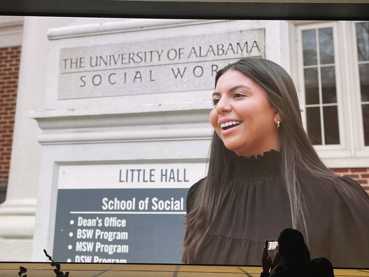 SWShaylaS's tweet photo. Congratulations Carina Villareal for receiving the prestigious Horizon Award! @UA_SocialWork is so proud of you! #Realizingthedream https://t.co/KIKIlYrFsX