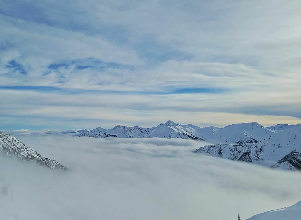 mikeinyyc's tweet image. That view though...
.
.
.
#kickinghorsemountainresort #picoftheday #getoutside #explorecanada #explorebc #ski #snowboarding instagr.am/p/CYu7r0MF_9B/