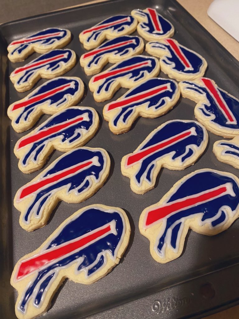 Jennaaa127's tweet photo. I am NOT messing around when it comes to pregame snacks #BillsMafia https://t.co/b1ThNgPra4