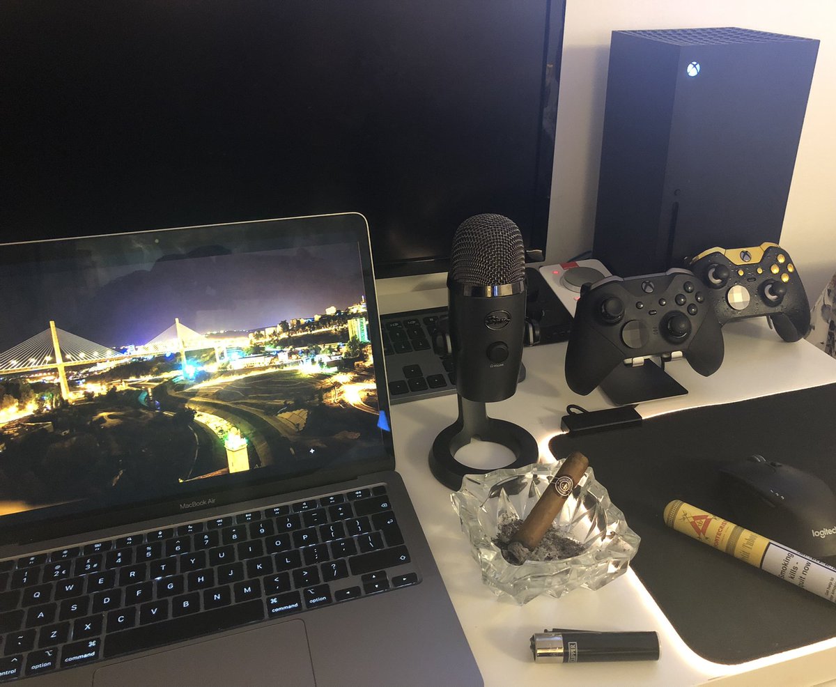 nSISlayer's tweet image. Relax after long gym session 120% always