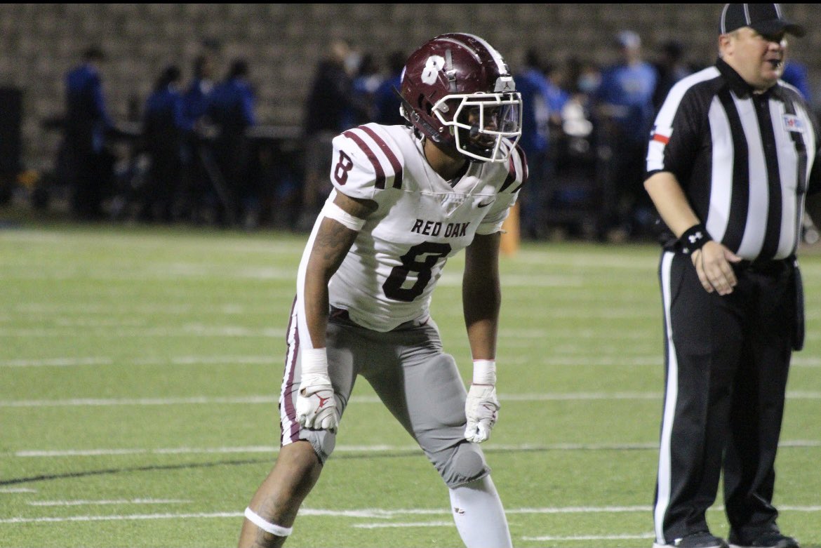 EricWright08's tweet photo. Defensive MVP✔️1st team all district ✔️ team captain ✔️ 91 tackles , 7 TFLs✔️ , 3 sacks✔️, 1 PBU✔️!  https://t.co/n2JC1tbhyF @trackcoachjj @rohawksfootball @TrustMyEyesO https://t.co/zXbnZkMjur