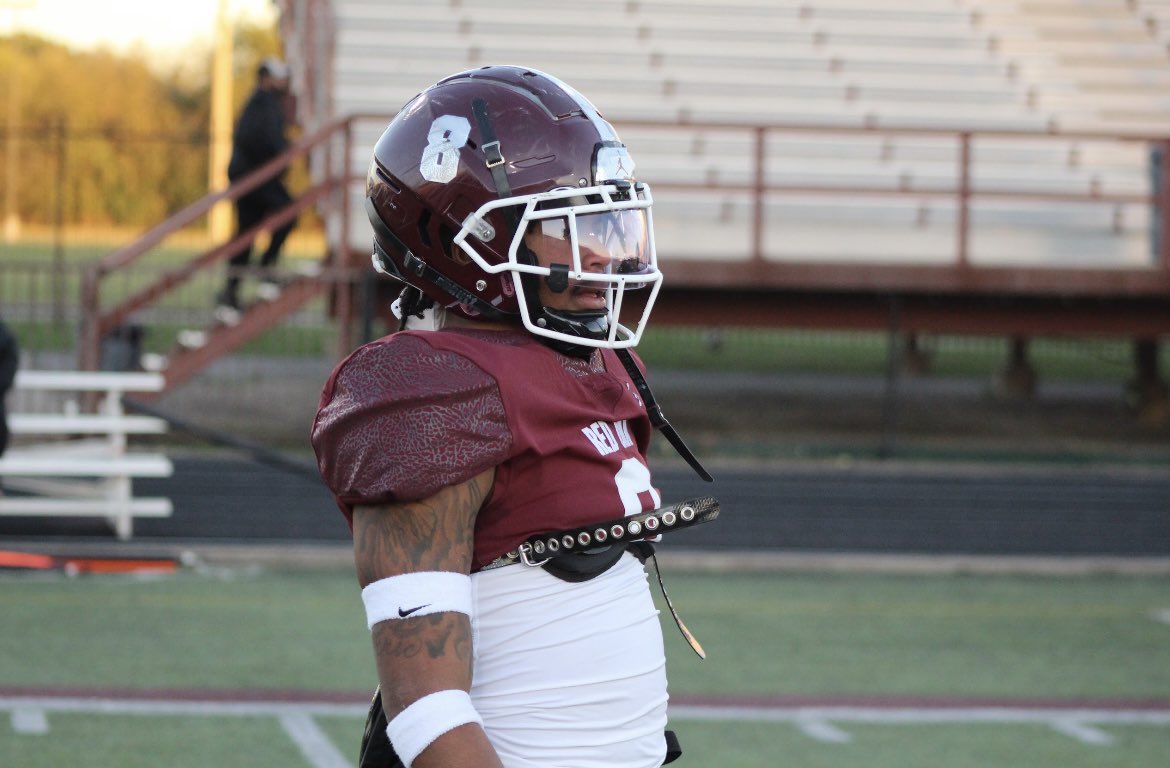 EricWright08's tweet photo. Defensive MVP✔️1st team all district ✔️ team captain ✔️ 91 tackles , 7 TFLs✔️ , 3 sacks✔️, 1 PBU✔️!  https://t.co/n2JC1tbhyF @trackcoachjj @rohawksfootball @TrustMyEyesO https://t.co/zXbnZkMjur