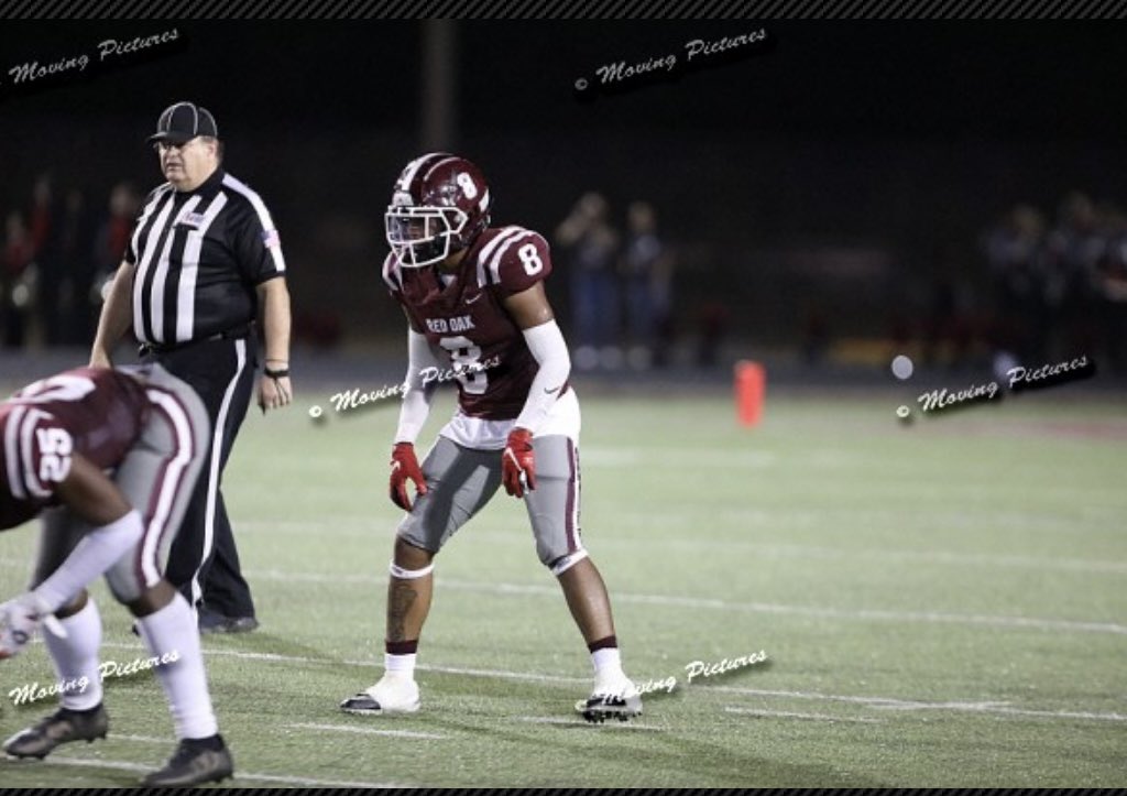 EricWright08's tweet photo. Defensive MVP✔️1st team all district ✔️ team captain ✔️ 91 tackles , 7 TFLs✔️ , 3 sacks✔️, 1 PBU✔️!  https://t.co/n2JC1tbhyF @trackcoachjj @rohawksfootball @TrustMyEyesO https://t.co/zXbnZkMjur