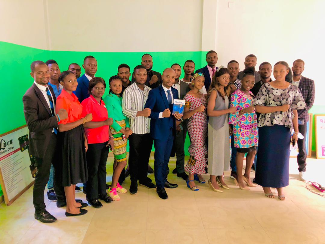 Edwige72186163's tweet photo. Doutons de nos doutes... Nous sommes l'avenir de demain alors nous devons prendre conscience, ensemble nous sommes fort (l'union fait la force) la force d'une équipe #uneequipe #unemission #unevision https://t.co/HyUtCzrulH