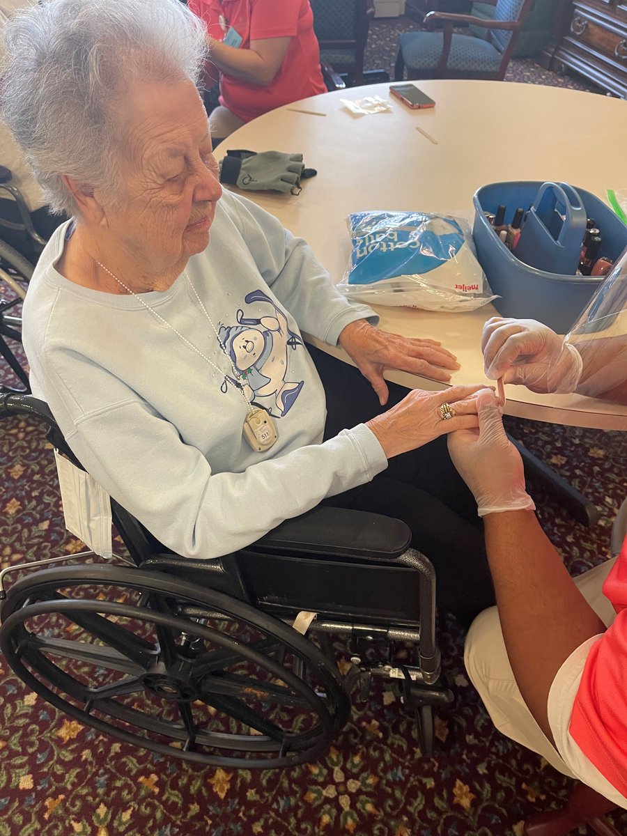 RiverPointeHC's tweet photo. Pretty nails equal a fabulous life! #SeniorLiving #TrilogyHS https://t.co/gNaQRH9WMe