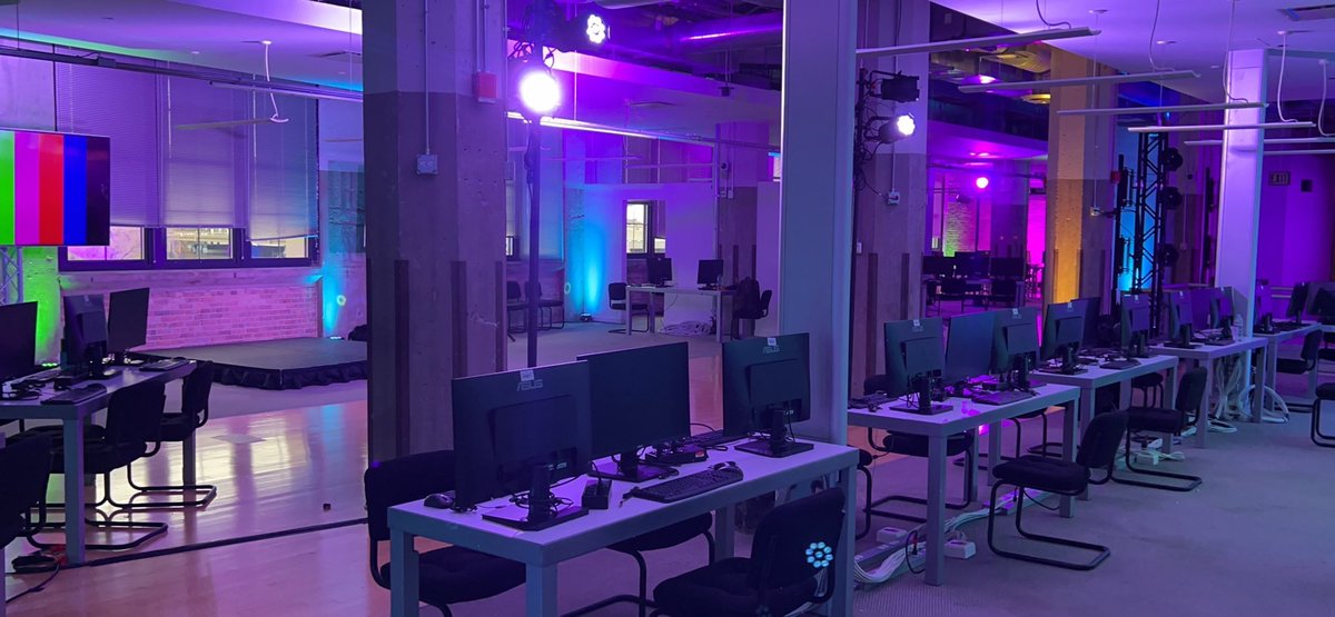 baalazamon's tweet photo. #ChicagoHackerHouse by ❤️ B+J is 🔥. Are you ready to build with us? Thank you to all our sponsors for making it possible: @solana, @PythNetwork, @wormholecrypto, @JumpCryptoHQ, @HxroNetwork, @holaplex, @civickey, @NarwhalNation, @coin_fx, @samoyedcoin https://t.co/e6LzpJuvOc