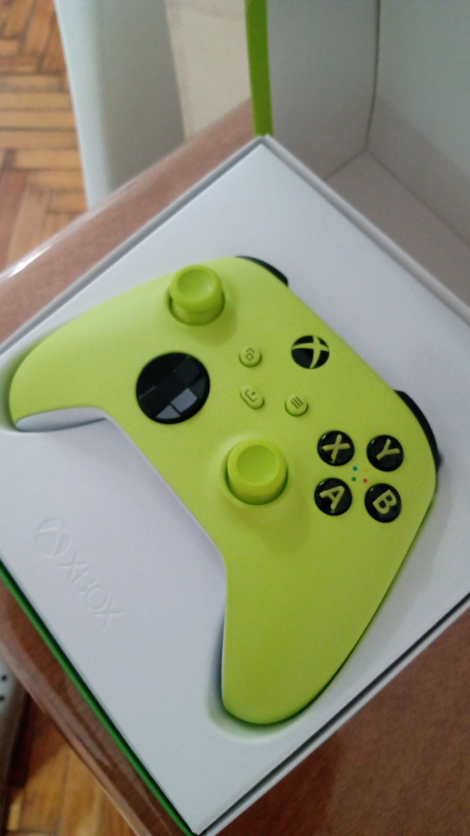 JonasFhorsel's tweet photo. Nuevo integrante en el combo perfecto para la nueva generación! #ElectricVolt #Xbox #XboxSeriesS #XboxHeadset
Ahora falta lo mas importante, TIEMPO jajaja https://t.co/gYpWO3lrNk