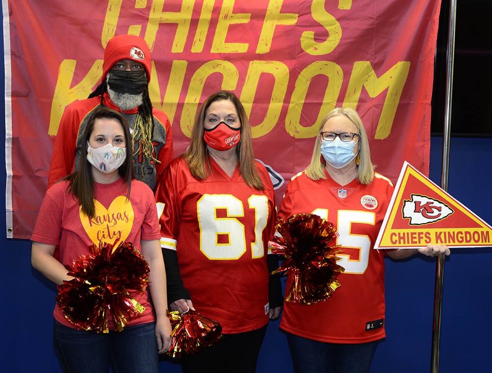 JacksonCountyMO's tweet photo. 💛We love a good #ChiefsRedFriday at the Downtown Jackson County Courthouse❤️
Let us know which group of associates you think showed the most spirit today - and as always, GO CHIEFS! #ChiefsKingdom https://t.co/W6a1OOMRKH