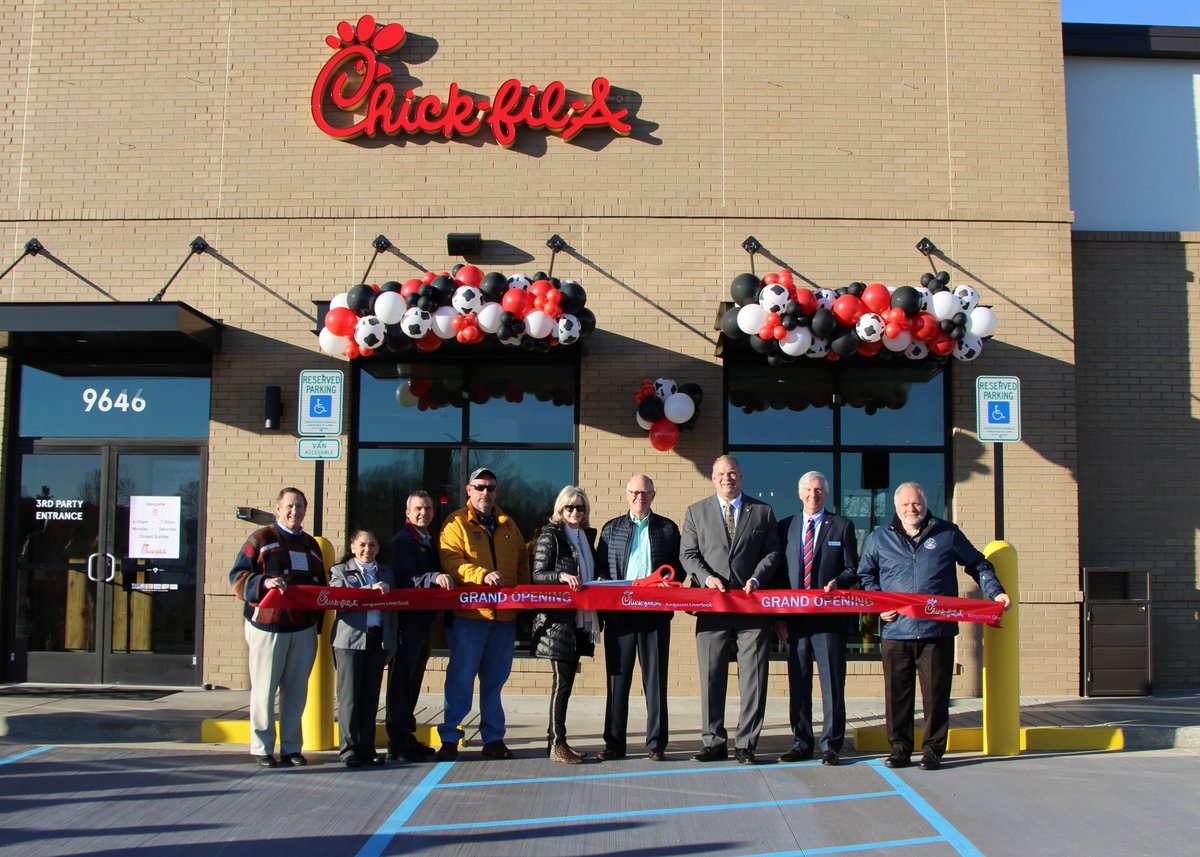 On January 11, Chick-fil-A held a grand re-opening ceremony for their Kingston Overlook location. After undergoing a complete renovation due to such high customer demand, this location is excited to again serve the Knoxville community. They are located at 9649 Kingston Pike.