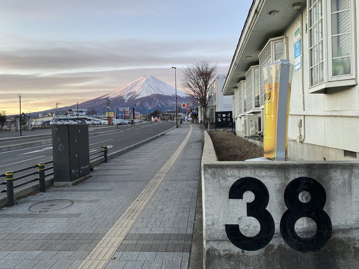1月15日朝の富士山。 少し雲が広がっていますが晴れています。 只今富士山綺麗に見えます。 https://t.co/FE3o95QsRh