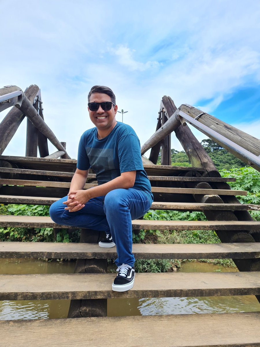 leotriani's tweet photo. Ninguém chega do outro lado do mar sem passar pelas águas, sem enfrentar os ventos, sem ter que vencer as tempestades...Lembre-se: a escolha é sua! Eu resolvi prosseguir. E você? 😉❤😎🙏🙌🤩 https://t.co/lVtfq9K7Hk