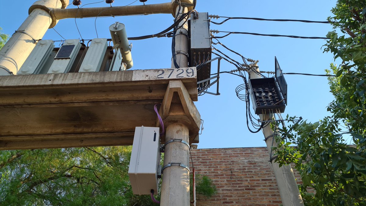 Dragonesco's tweet photo. @EpecOficial no hay luz en nuevo poeta desde hace 30 min https://t.co/5zmgiwwDob