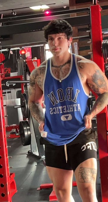 First week into lifting :) https://t.co/TGdbIcvIN5