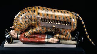 Rachel_noodle's tweet photo. Tipu Sultan ruled 1782-1799 and was defeated by the EIC. The later twice serving PM Wellesley, Duke of Wellington being there. Seringapatam was looted, people murdered &amp; raped. They found the ‘Tipu’s Tiger’ which is still in the V&amp;A. https://t.co/YrZwlSPj2V
