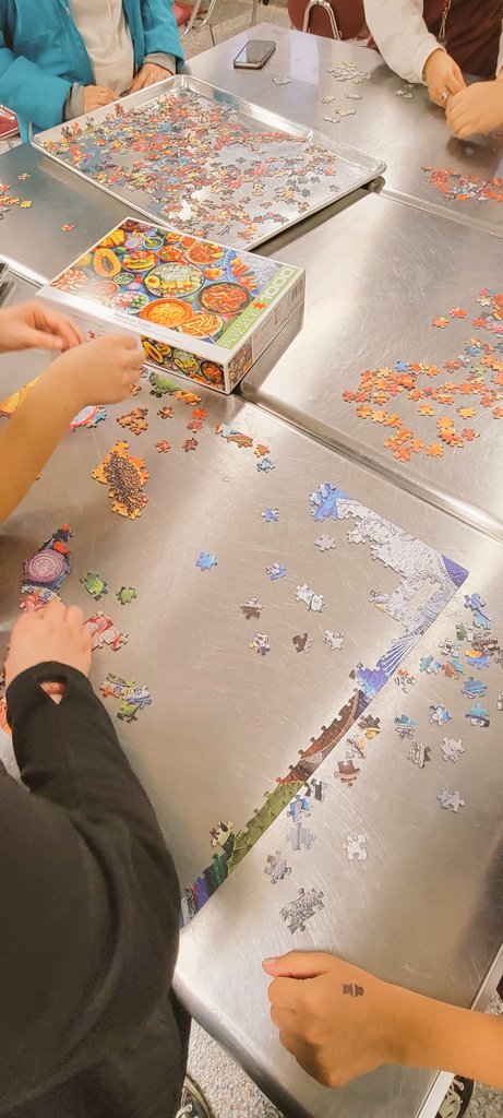 We took a break from our curriculum today to work on our communication skills.

This "Drawing Twins" activity was a hit!
Some students skipped the "Mexican Table" puzzle and kept drawing and practicing with their peers 💪🏽

#OrgulloMorton
#MortonPride