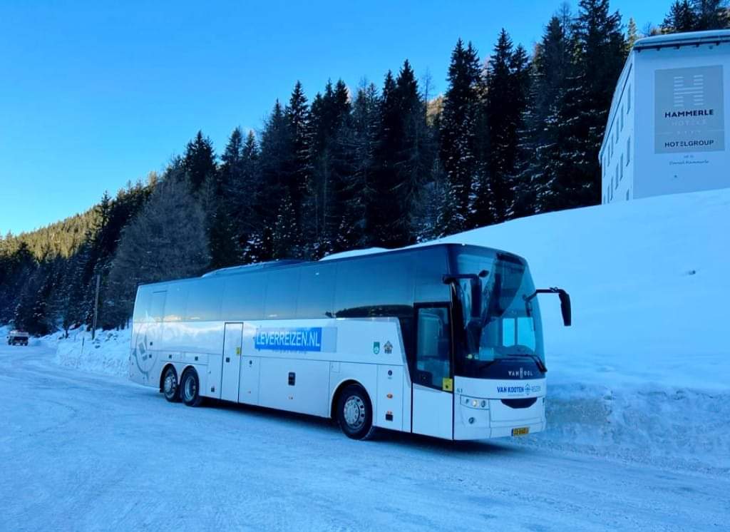 2022 is van start, zo ook de wintersport. Blij dat het weer kan!

Deze week met diverse groepen.
En Oostenrijk gaat waarschijnlijk versoepelen voor NL!

Op de foto een van onze touringcars vandaag.

#wintersport #reizen #veilig #sneeuw #alpen #skien #pv #ervaringdiejeverderbrengt