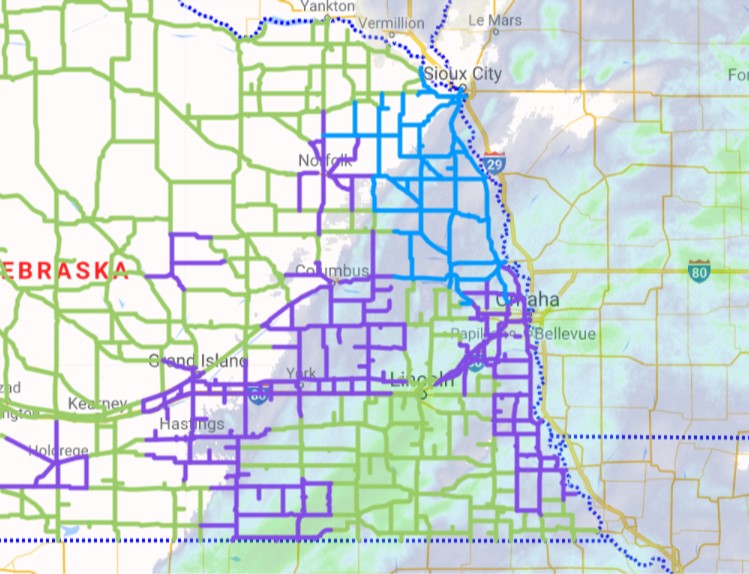 NebraskaDOT's tweet photo. ⚠️ Traffic Alert⚠️ Eastern Nebraska is experiencing heavy snowfall, reducing visibility &amp; creating slick conditions. Plows are out! Be sure to give them the space they need! Before you head out the door, be sure to check https://t.co/dMWDoxmD2N for the latest! #NeRoads https://t.co/k6WXg617ax