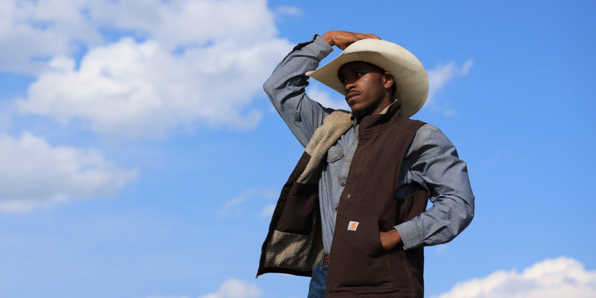 Carhartt's tweet photo. Aaron Baxter, aka @ChicagosCowboy, is another shining example of what it means to be #FitForTheNextFrontier. There may not be a ton of pro bull riders that hail from the heart of Chicago, but with the right work ethic, any dream job is attainable. https://t.co/NYUcx6UI3S