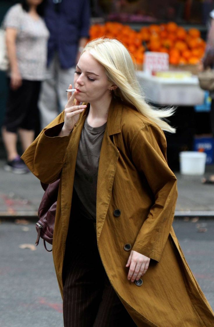 Estonepic's tweet photo. Emma Stone on the set of 'Maniac' https://t.co/ioEZO3ya8J