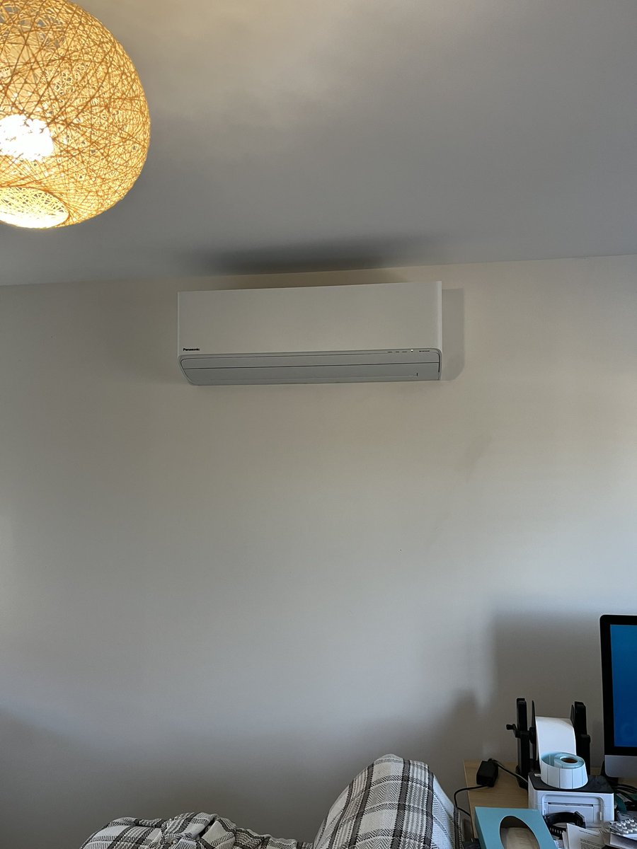 ArcticSwindon's tweet photo. Don’t forget to get your Air Conditioning installed just in time for summer, get your free quote now! https://t.co/l5FxsSvWL5