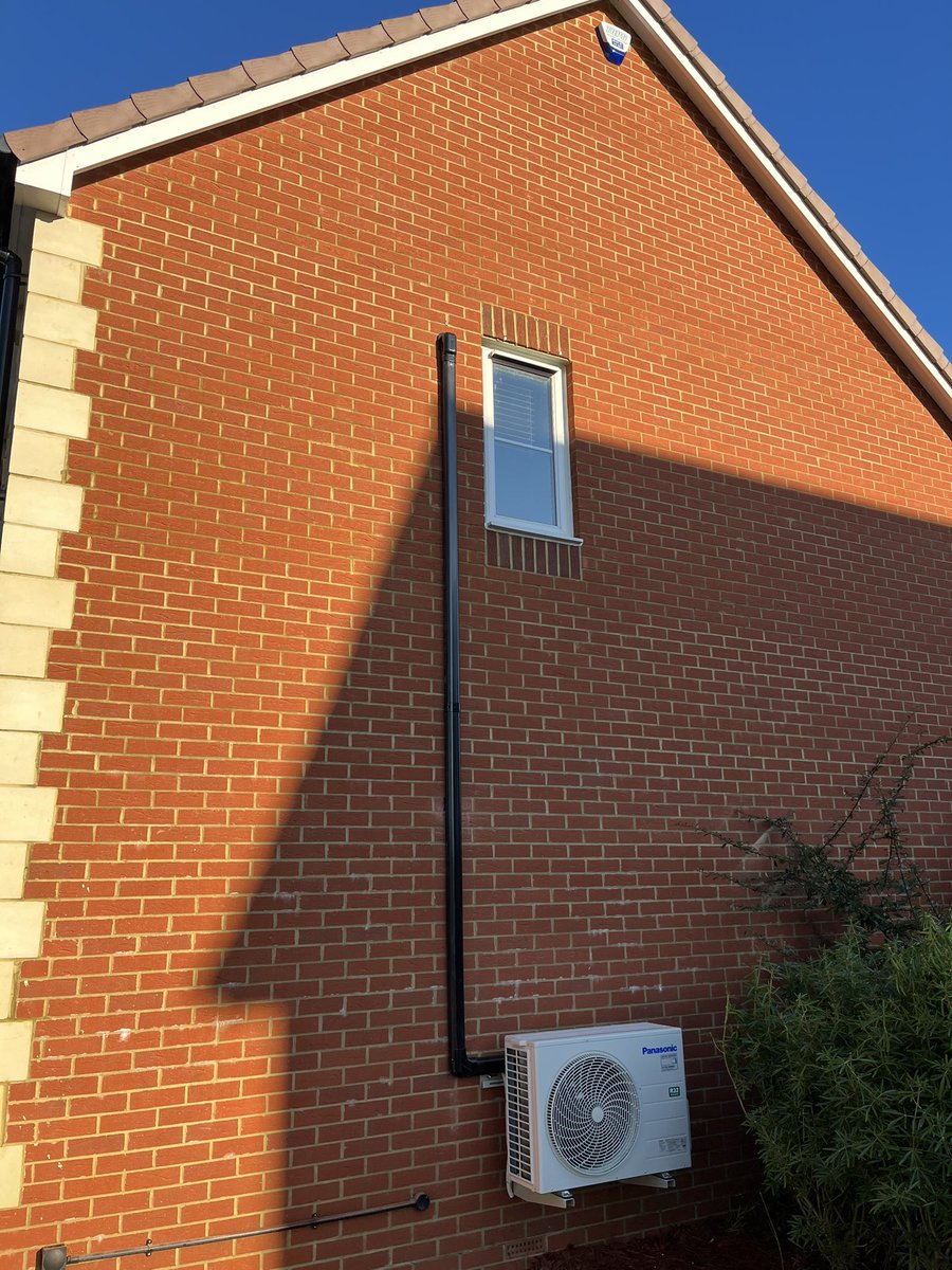 ArcticSwindon's tweet photo. Don’t forget to get your Air Conditioning installed just in time for summer, get your free quote now! https://t.co/l5FxsSvWL5
