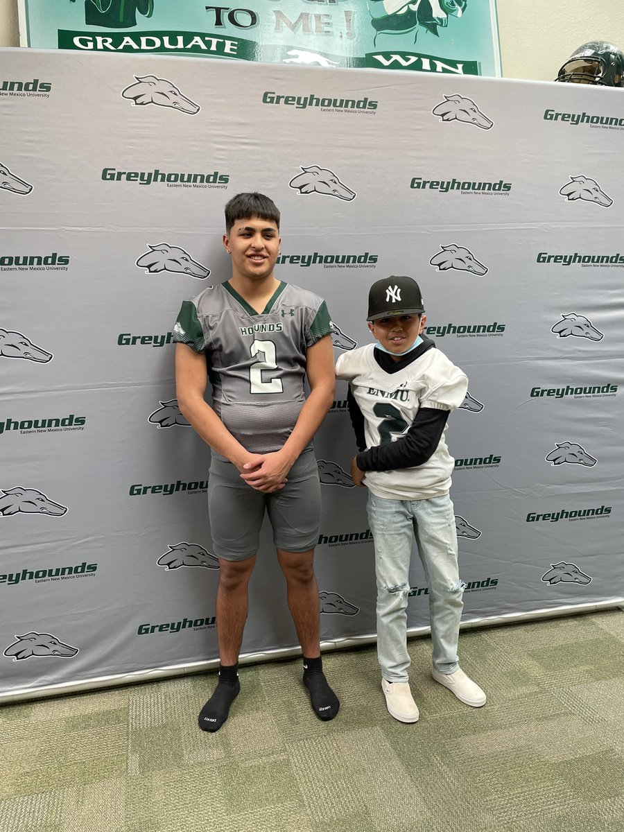 jonathanfu2nt2s's tweet photo. had a great Official visit to @ENMUFootball  big thanks to @HiattENMU for the invite, can’t wait to see what the future holds #gogreyhounds @dez1130 @NMrecruits @PrepRedzoneNM https://t.co/4tu1KBv3p6