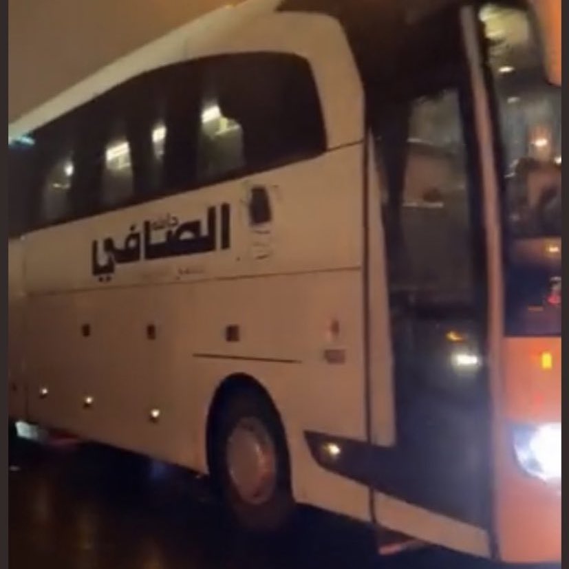 xxreavi_'s tweet photo. THIS IS THE BUS THE FANS ARE LOOKING FOR, THIS BUS IS SENT BY STRAY KIDS, IF YOU SEE IT MAKE THE STOP ⚠️⚠️⚠️⚠️⚠️⚠️⚠️⚠️⚠️⚠️⚠️⚠️ #StrayKids_in_Riyadh
#ISTAYS https://t.co/UjEdKVSDFD