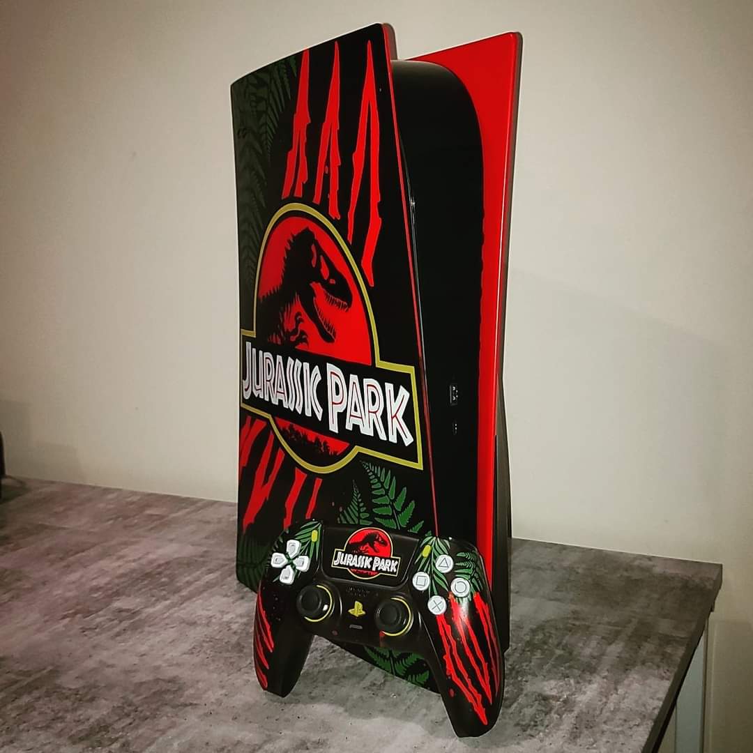 SugarMods's tweet photo. Life.. uh, finds a way 😍
My custom #jurassicpark #ps5 ♥️
#gamingcommunity #gamers #custom #painted #PlayStation #PlayStation5 https://t.co/EduRllU1uY
