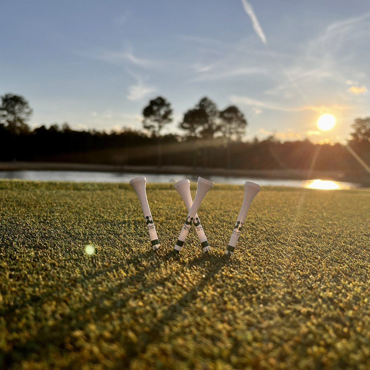 evolvegolf's tweet photo. It’s a little colder than the 16th at #WaialaeCC here, but we’re still excited for Day 2’s action at the @SonyOpenHawaii !!!
#projectgoodwoods #customgolf #hawaiigolf #wintergolf https://t.co/YIsAJvYFah
