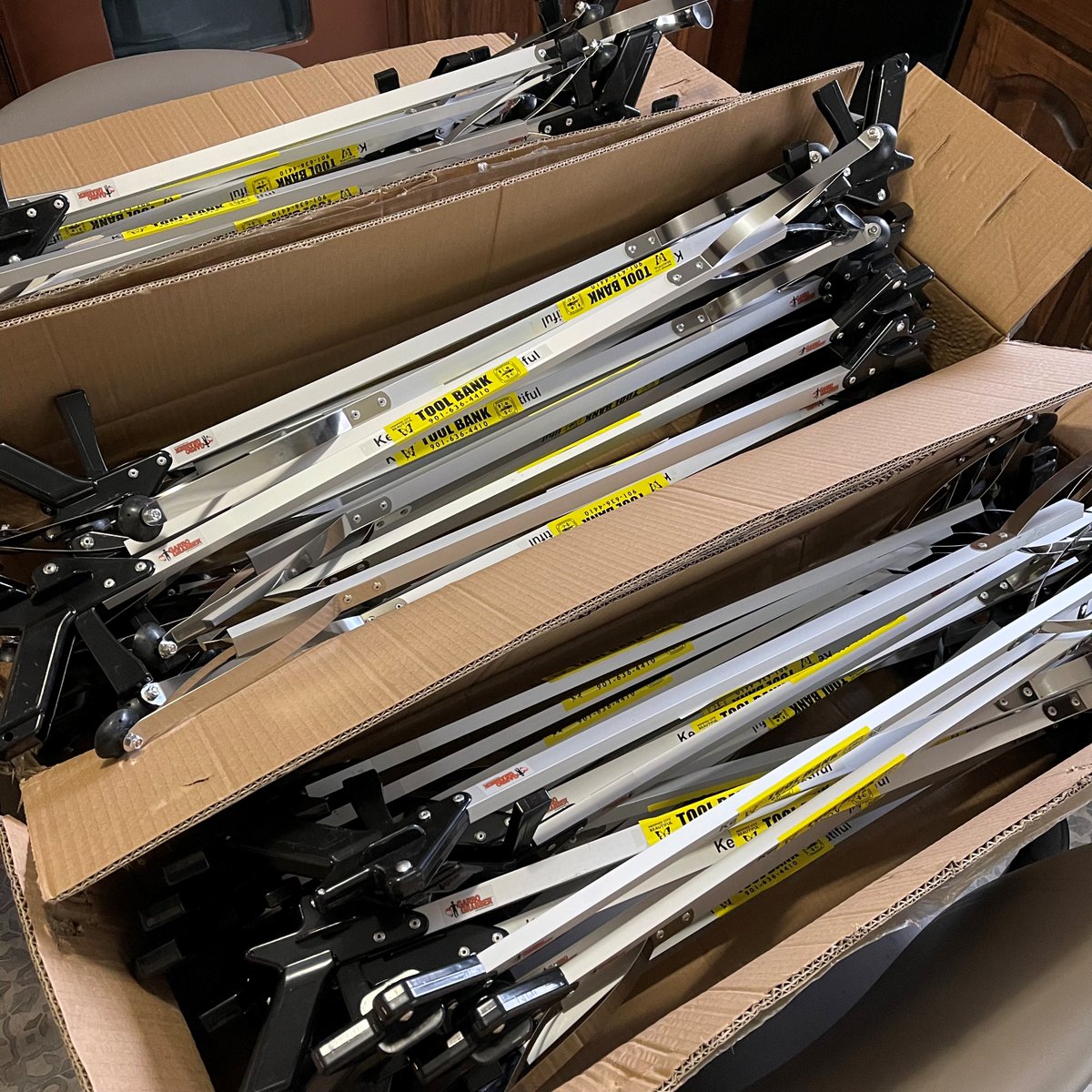 MEM_Beautiful's tweet image. Here are just 75 of the almost 500 litter grabbers we loaned out for 25 #MLKDaysofService projects this weekend (not to mention hundreds of other tools from the Tool Bank)! Thank you so much to everyone volunteering this weekend! #carelikeking #beautifymemphis