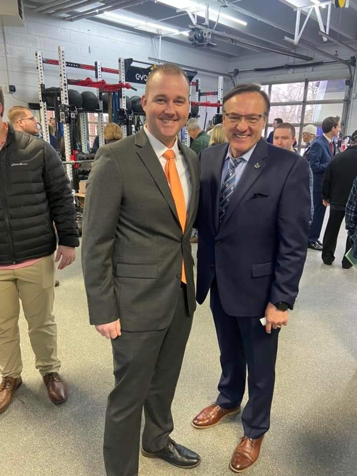 BrentCentersOH's tweet photo. We had an incredible Meet &amp; Greet today at #EvoFit in Maineville. 

Thank you to everyone for coming out and agreeing that it’s time for new energy in our district! 🇺🇸
#OH01 https://t.co/xnCLarLVVL
