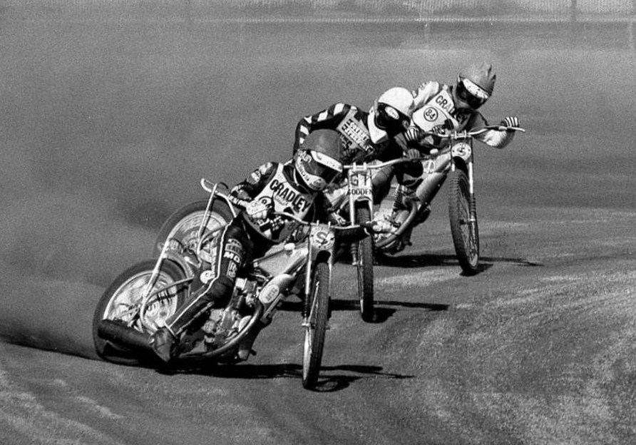 UprightSpeedway's tweet image. I've been out tonight. It is freezing out there 🥶 This photo warmed me up a bit though