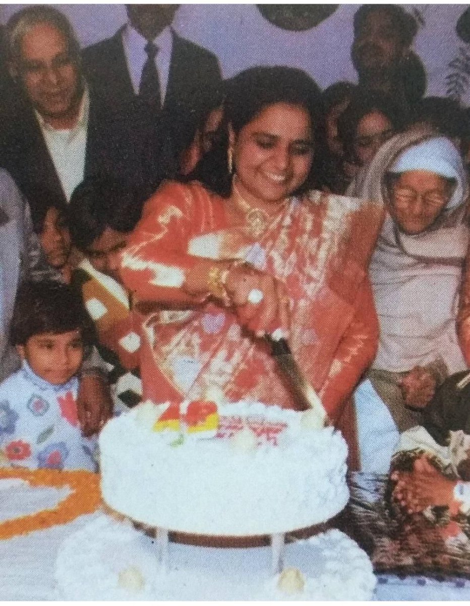 MHemantswaero's tweet photo. Happy birthday to our Queen. Every marginalized person in this world will take inspiration from you for you have shown what we are capable of. Pls save our country from going to dark ages, you are the only hope.
@Mayawati @RSPraveenSwaero 
#HappyBirthdayBehanJi https://t.co/gIl16VzVQz