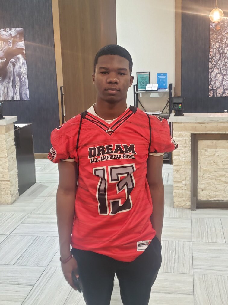 Sglap3's tweet photo. Just got my gear...this red🔥🔥 @dreambowlgame https://t.co/uWd3nZvt23