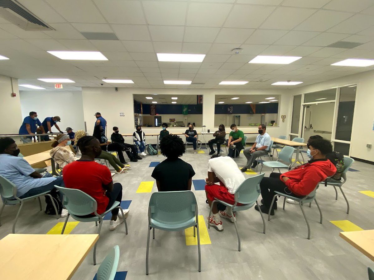 PersonalizeDISD's tweet image. Circles are powerful if you respect the process. Students at @IDEA_at_Fannin meet weekly with their Principal using restorative practice to address concerns &amp;amp; problem solve. 

#ChooseIDEA #ChooseDISD #ApplyToday