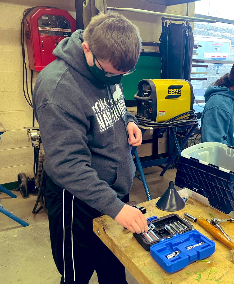 DJR_131's tweet image. It’s almost time for Small Gas Engine disassembly in #AgPowerTech! After learning about tool identification, students put their skills to the test to organize their toolboxes 🪛🗜🔧🛠 #TeachAg #AgEdu